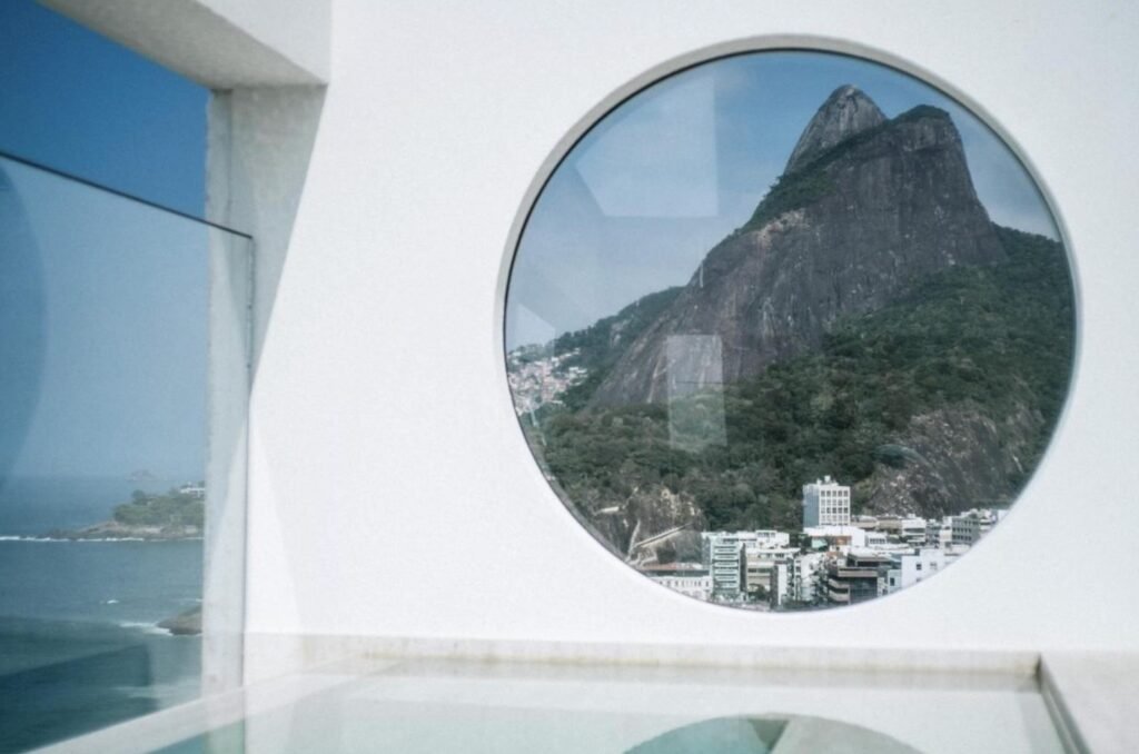 Janeiro hotel with a beautiful view over the Dois irmãos peak